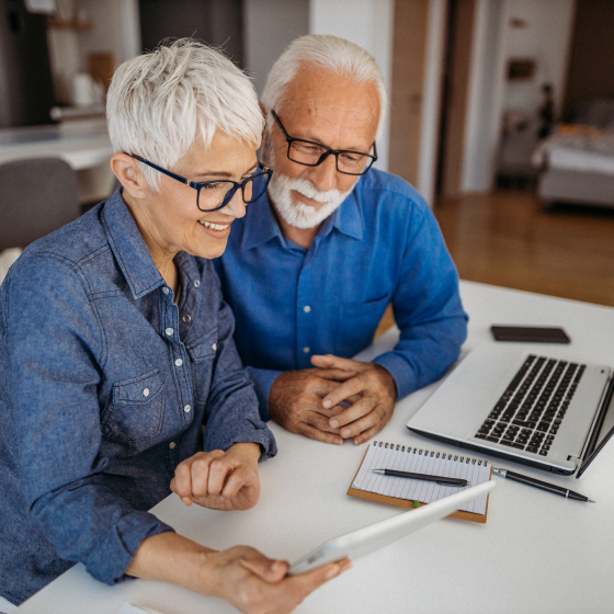 Couple learning about guaranteed income and investment options with Protective Aspirations.